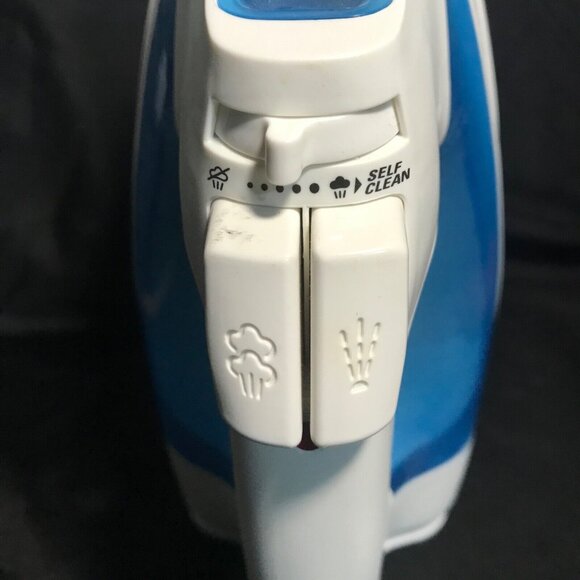 Rowenta Effective 1700W Anti-Drip Steam Iron With Self Clean - Picture 5 of 10